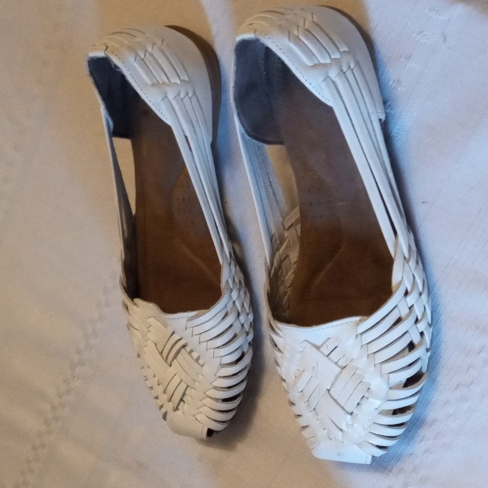 Natural Soul Women's White Woven Flats